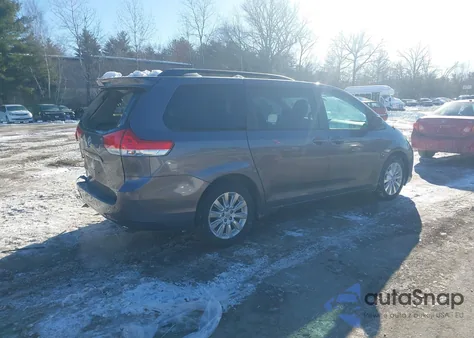 2013 Toyota Sienna Xle 7 Passenger from USA, damaged, VIN 5TDDK3DC1DS070952